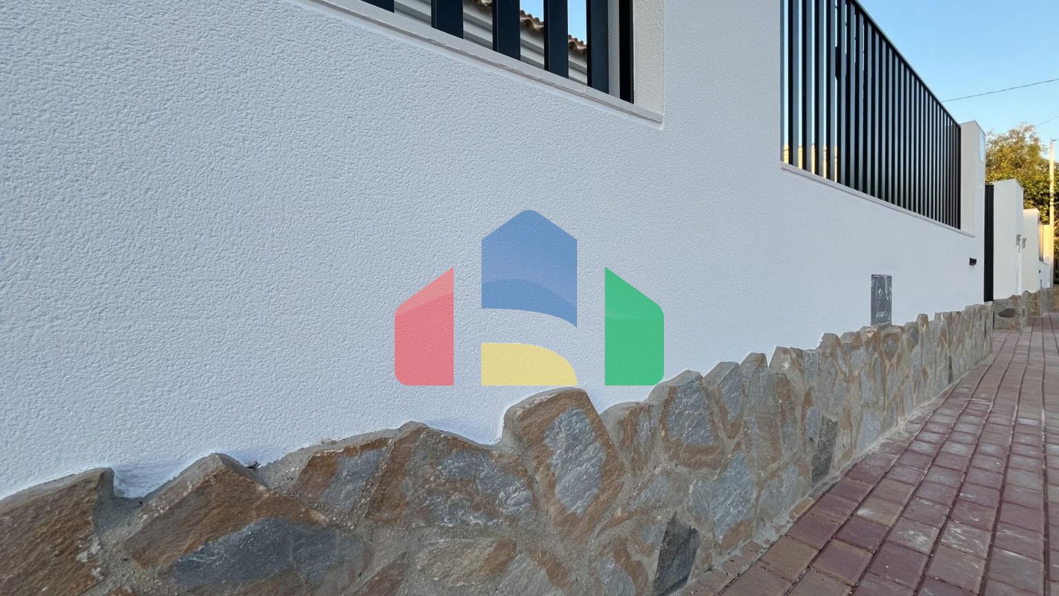 Новая вилла с частным бассейном, готовая к заселению, всего в 500 м от пляжа