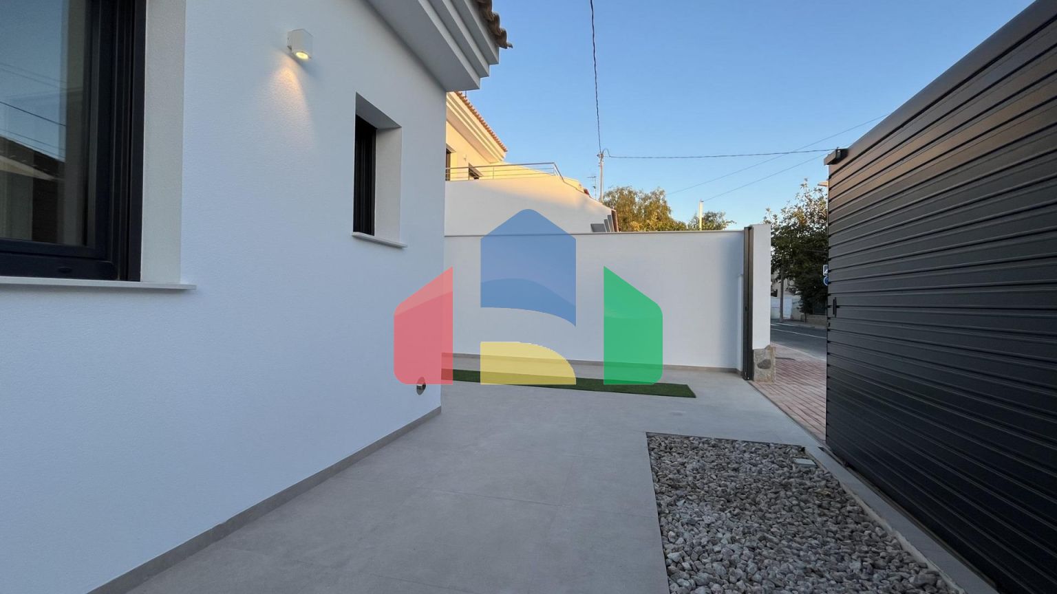 Новая вилла с частным бассейном, готовая к заселению, всего в 500 м от пляжа