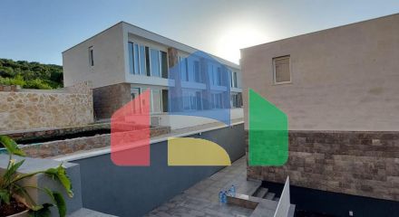 Современные таунхаусы, расположенные в красивом месте – полуострове Луштица.