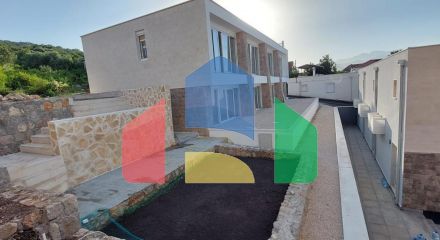 Современные таунхаусы, расположенные в красивом месте – полуострове Луштица.