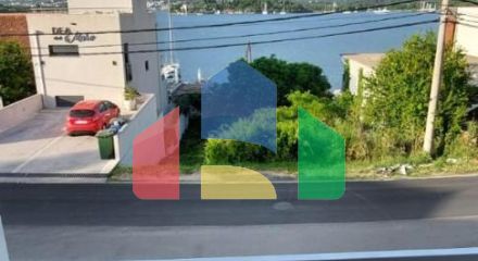 Современные таунхаусы, расположенные в красивом месте – полуострове Луштица. Современные таунхаусы, расположенные в красивом месте – полуострове Луштица.