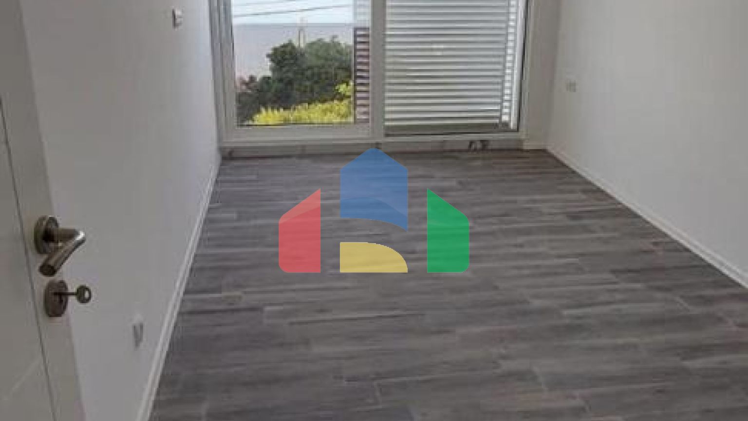 Современные таунхаусы, расположенные в красивом месте – полуострове Луштица.