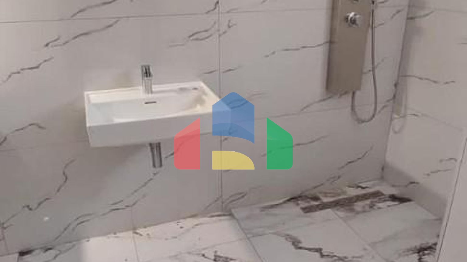 Современные таунхаусы, расположенные в красивом месте – полуострове Луштица.