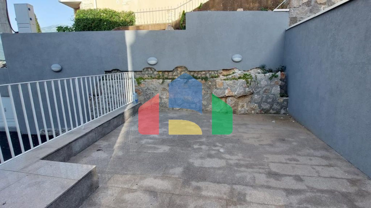 Современные таунхаусы, расположенные в красивом месте – полуострове Луштица.