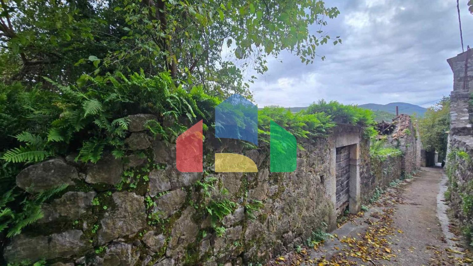 Продаётся рушевина дома на Луштице, Миловичи.