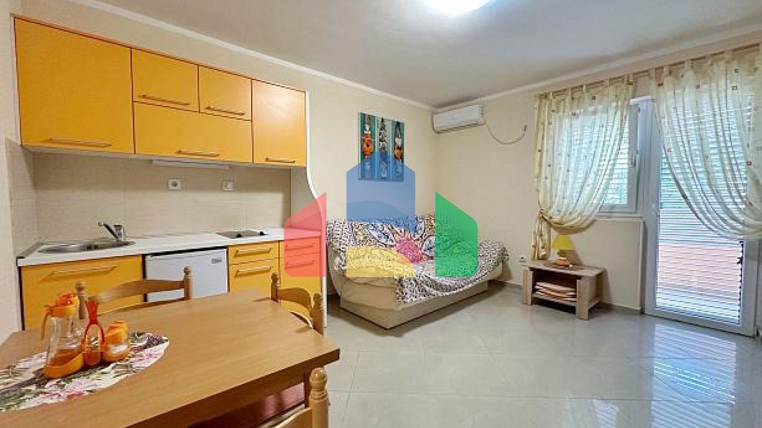 Вилла с бассейном и спа возле Lustica Bay