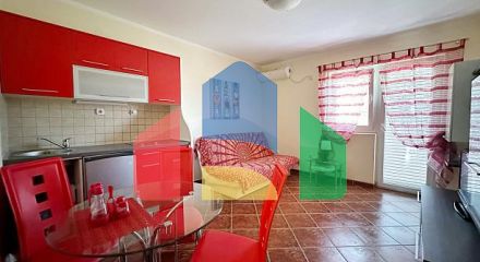 Вилла с бассейном и спа возле Lustica Bay