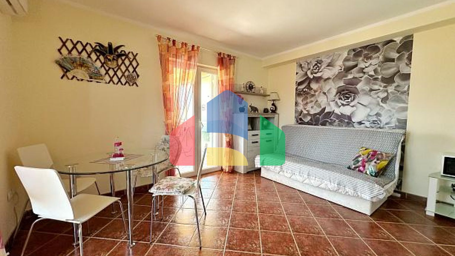 Вилла с бассейном и спа возле Lustica Bay