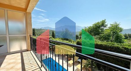 Вилла с бассейном и спа возле Lustica Bay