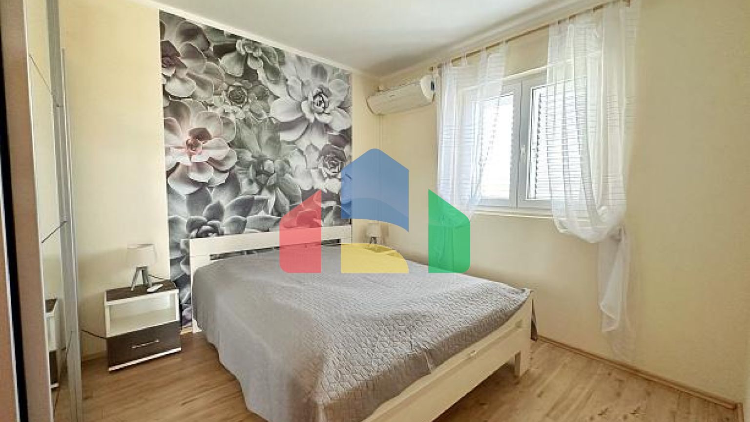 Вилла с бассейном и спа возле Lustica Bay