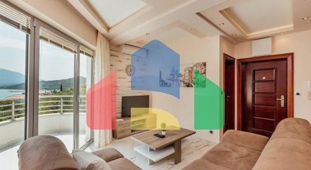 Двухкомнатная квартира с видом на море, 60 м от пляжа – Тиват