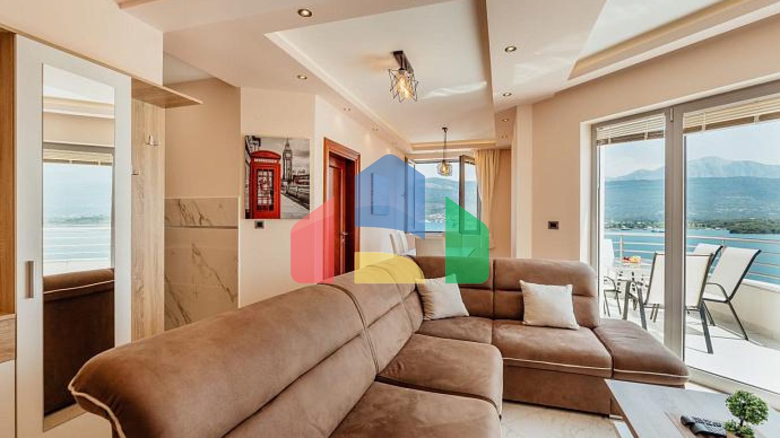 Двухкомнатная квартира с видом на море, 60 м от пляжа – Тиват