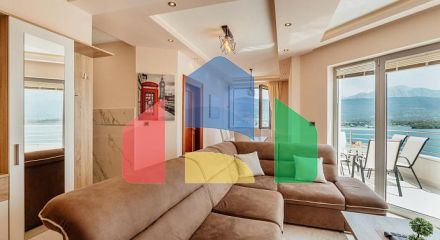 Двухкомнатная квартира с видом на море, 60 м от пляжа – Тиват