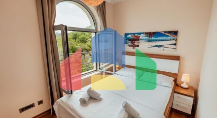 Двухкомнатная квартира с видом на море, 60 м от пляжа – Тиват