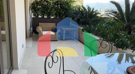 Земельный участок с резиденцией на 8 квартир и бассейном в Донье Ластве