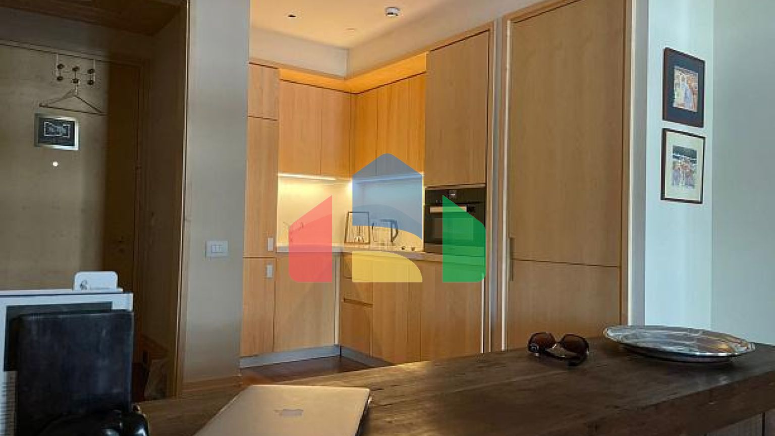 Земельный участок с резиденцией на 8 квартир и бассейном в Донье Ластве