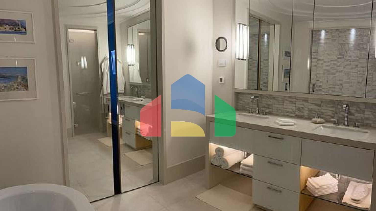 Земельный участок с резиденцией на 8 квартир и бассейном в Донье Ластве