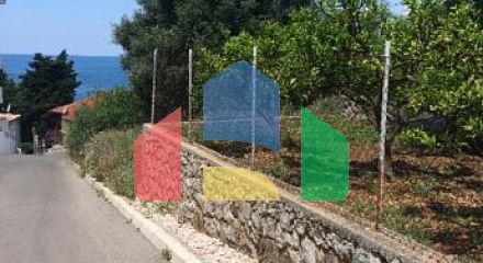 Участок с небольшим домом в Добре Воде