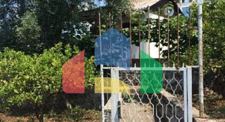 Участок с небольшим домом в Добре Воде