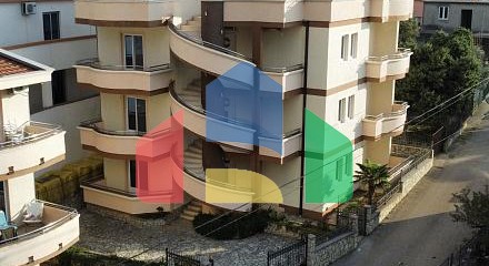 Просторный дом с апартаментами и видом на море