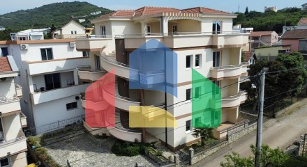 Просторный дом с апартаментами и видом на море