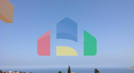 Просторный дом с апартаментами и видом на море