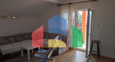 Двухэтажный дом с большим участком