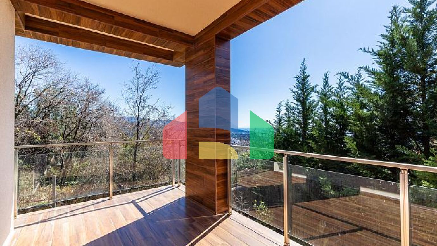 Современная вилла в комплексе с бассейном