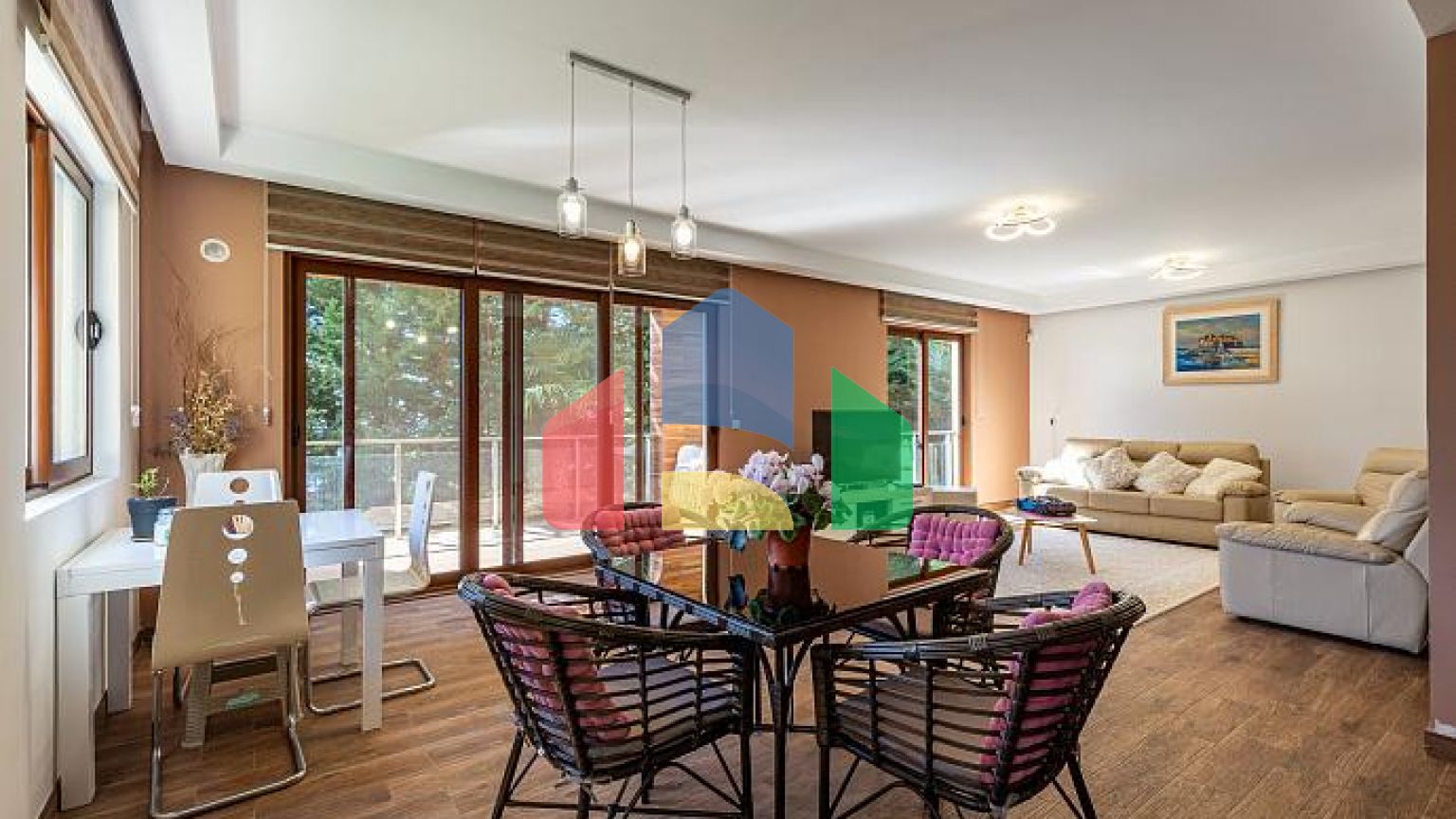 Современная вилла в комплексе с бассейном