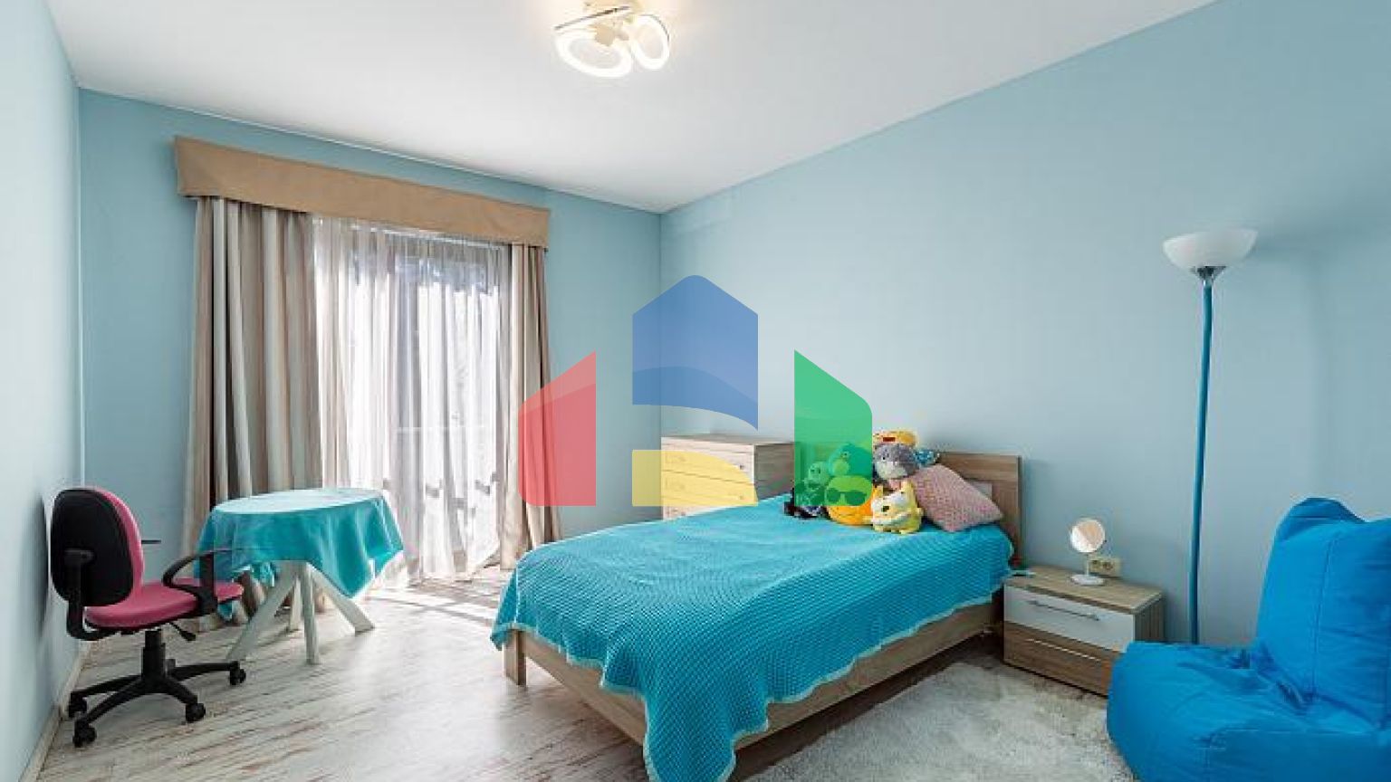 Современная вилла в комплексе с бассейном