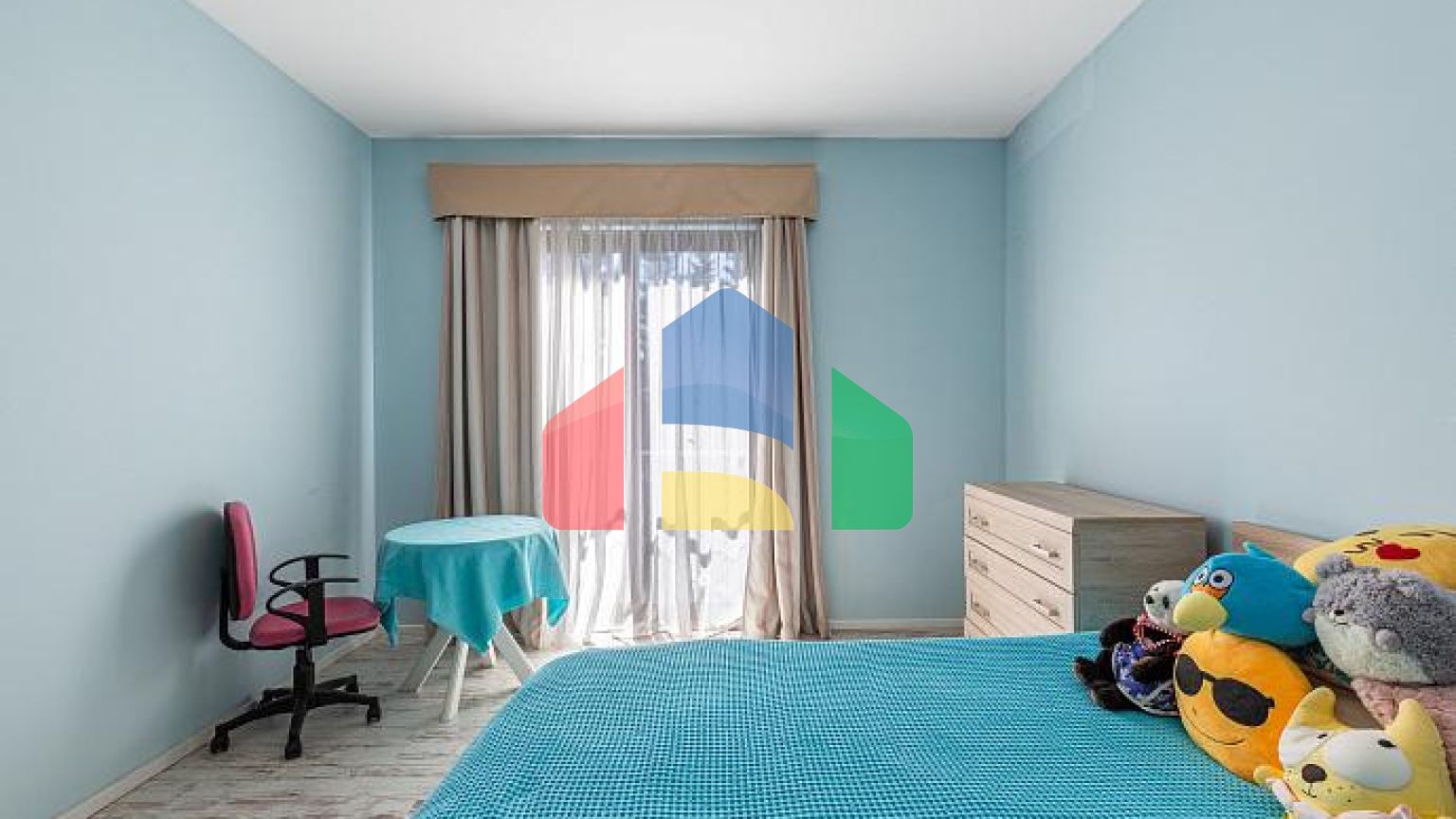 Современная вилла в комплексе с бассейном