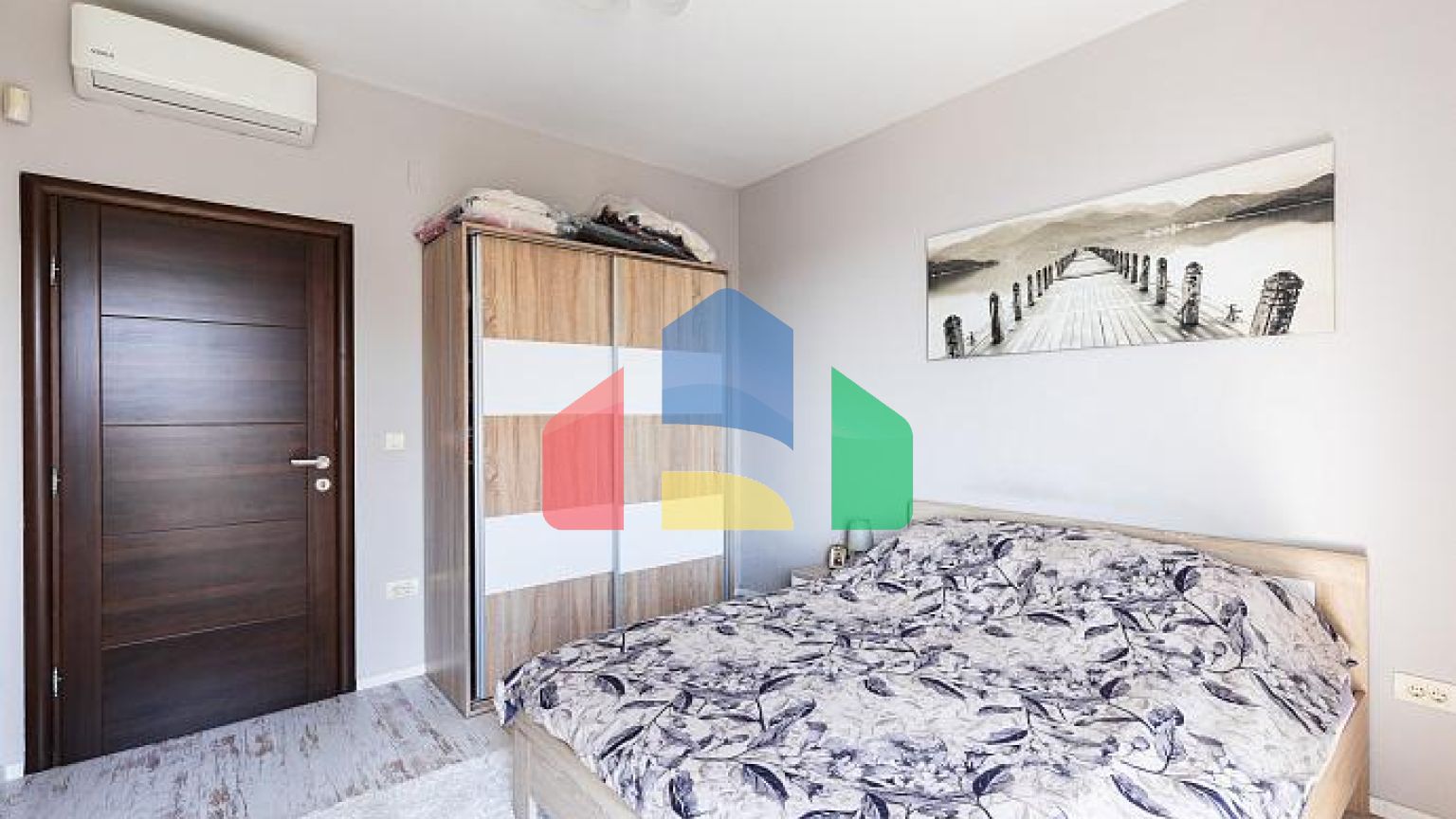 Современная вилла в комплексе с бассейном