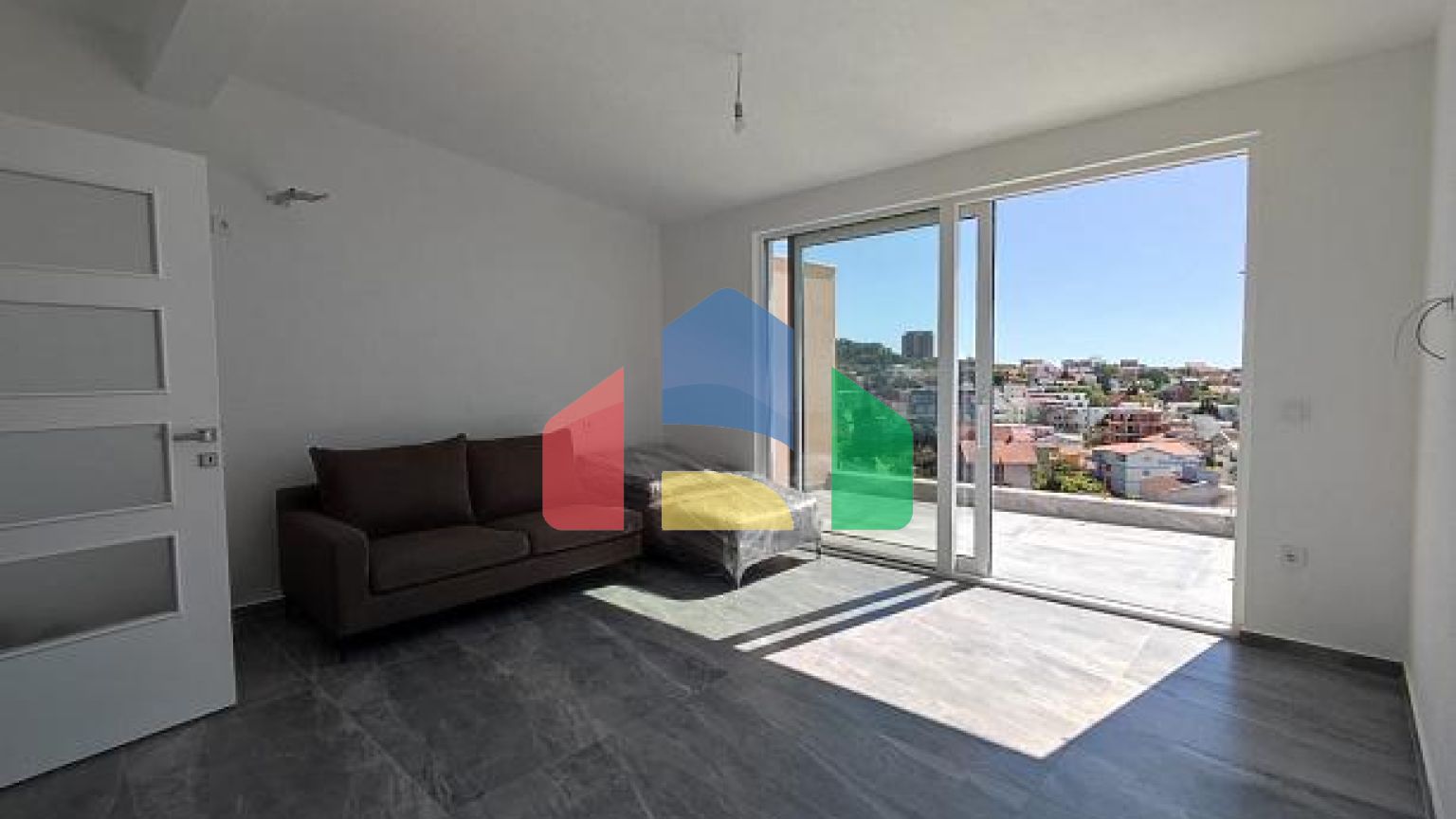 Квартиры с одной и двумя спальными комнатами в Добре Воде