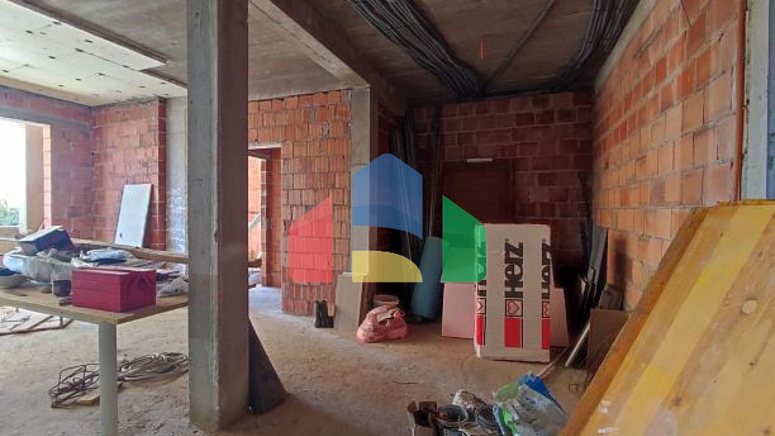 Квартиры с одной и двумя спальными комнатами в Добре Воде