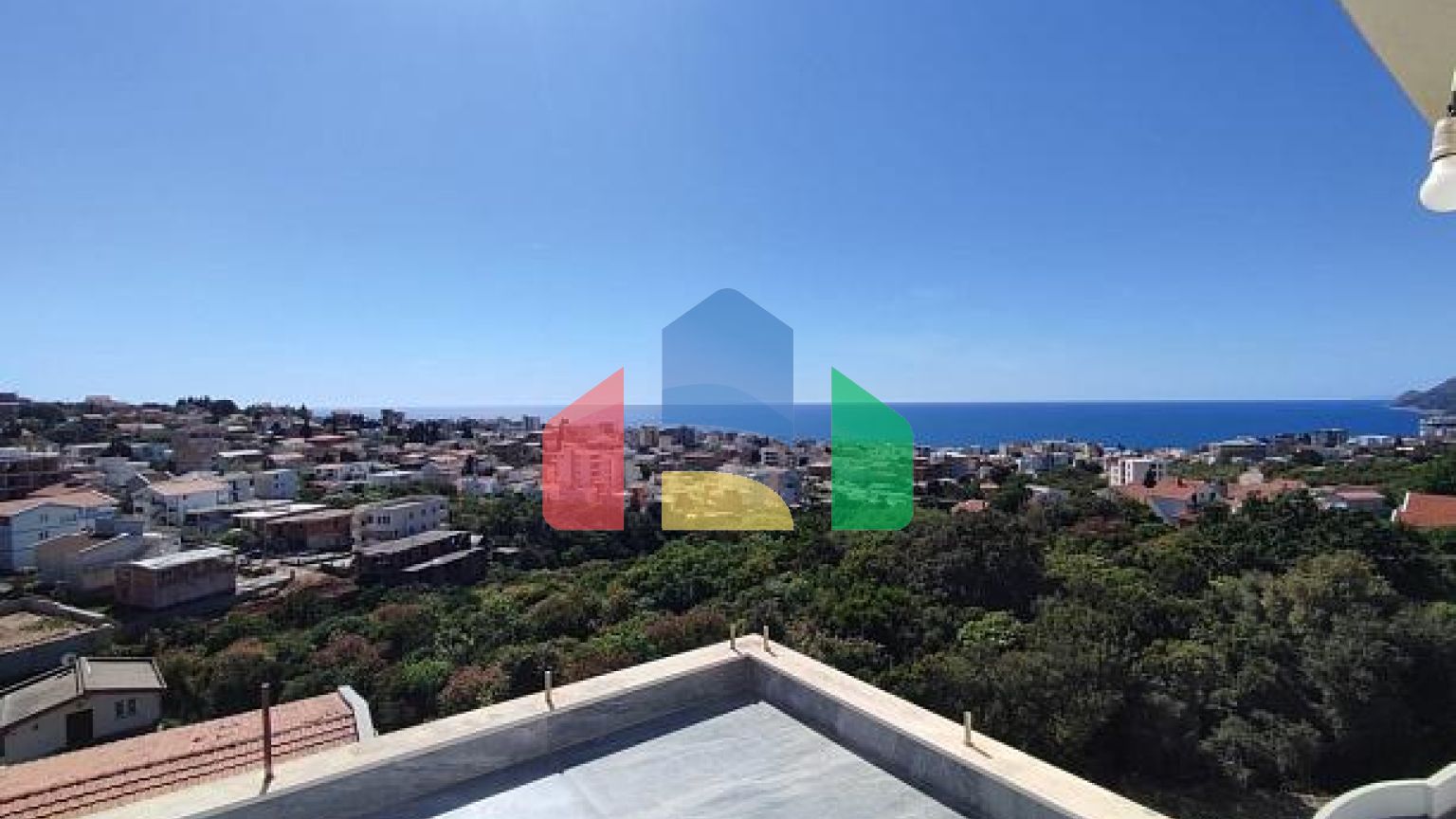 Квартиры с одной и двумя спальными комнатами в Добре Воде