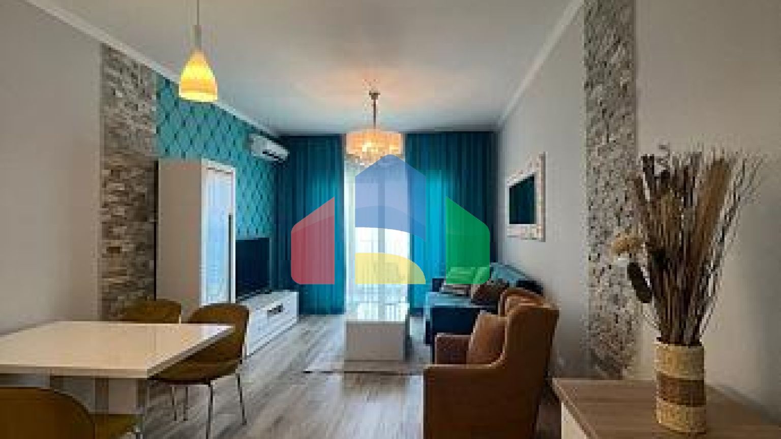 Стильная двухкомнатная квартира всего в нескольких шагах от моря