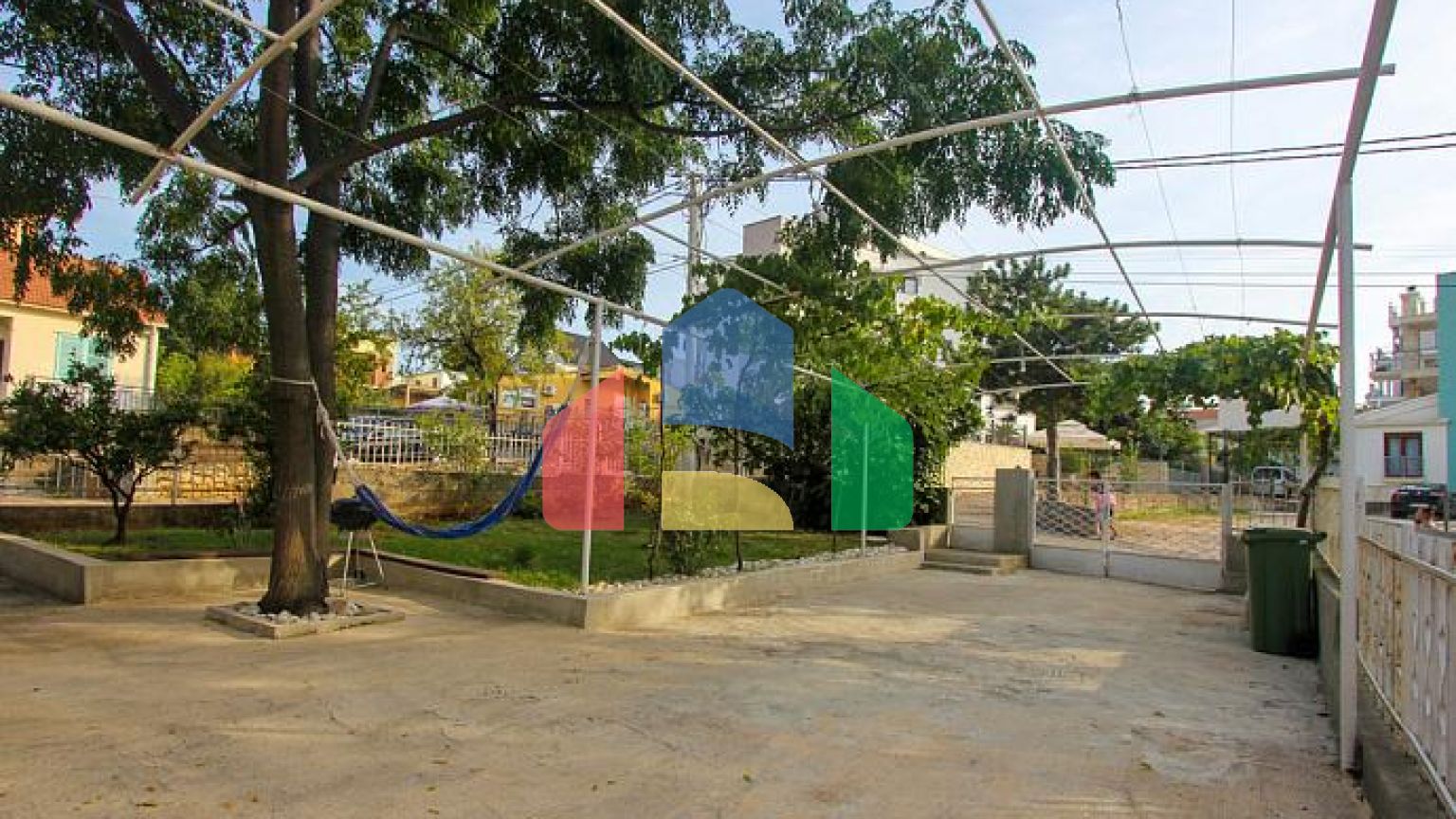 На продажу двухэтажный дом в Добре Воде недалеко от моря