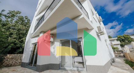 Модерн вилла с 4 спальнями и бассейном продается в Добрe Водe Модерн вилла с 4 спальнями и бассейном продается в Добрe Водe