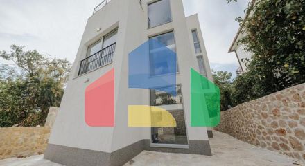 Модерн вилла с 4 спальнями и бассейном продается в Добрe Водe Модерн вилла с 4 спальнями и бассейном продается в Добрe Водe