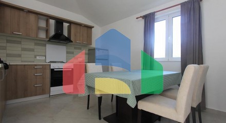 Комплекс с домами и бассейном в тихом районе