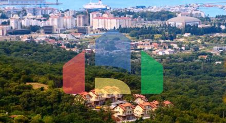 Квартира с участком в комплексе с бассейном Квартира с участком в комплексе с бассейном