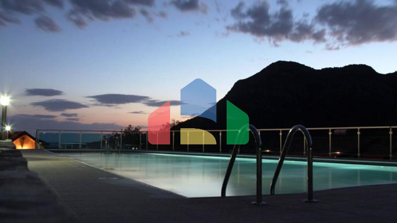 Квартира с участком в комплексе с бассейном