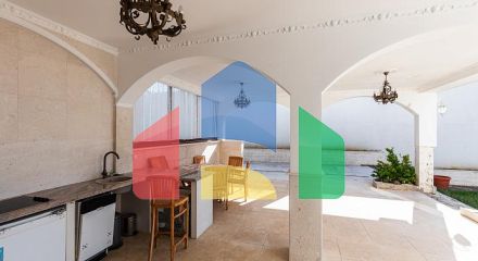 Роскошная вилла в Баре с панорамным видом на море