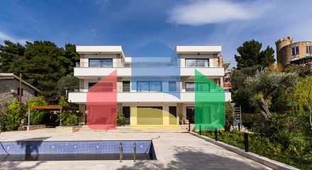 Люксовая трехэтажная вилла с большим двором