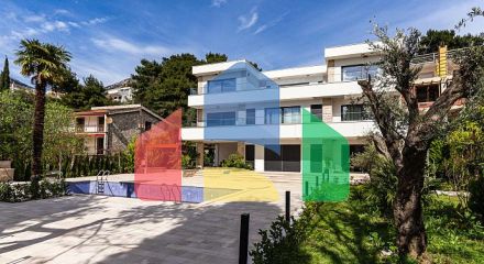 Люксовая трехэтажная вилла с большим двором