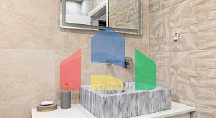 Люксовая трехэтажная вилла с большим двором