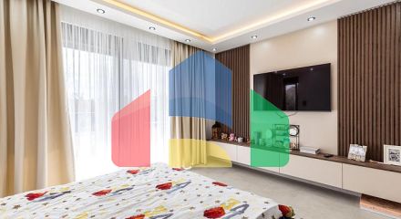 Люксовая трехэтажная вилла с большим двором