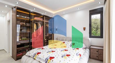 Люксовая трехэтажная вилла с большим двором