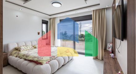 Люксовая трехэтажная вилла с большим двором