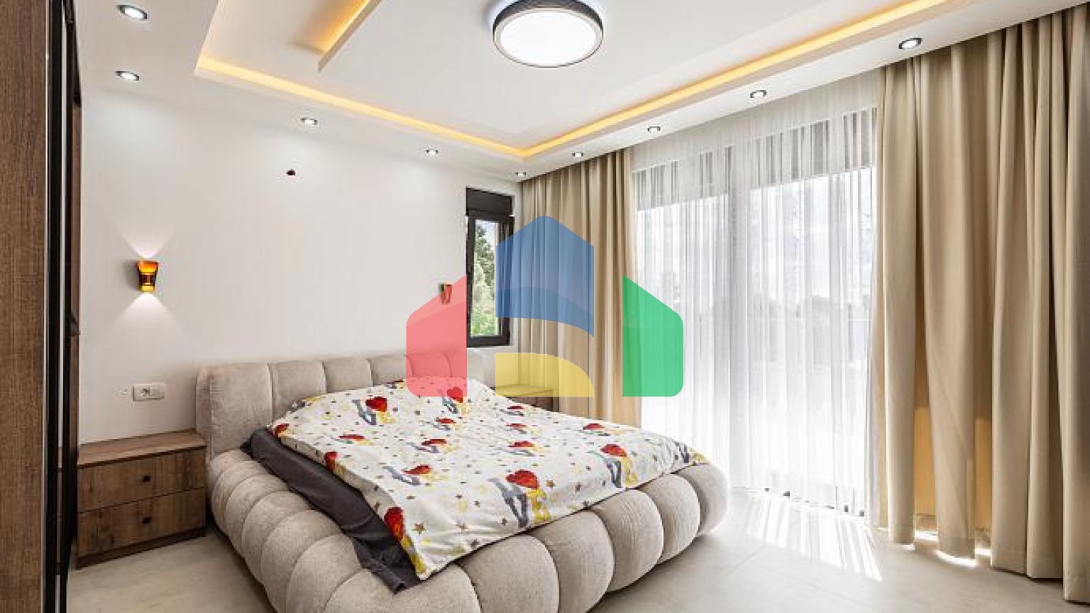 Люксовая трехэтажная вилла с большим двором